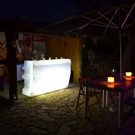 Tatanga Mani Bed & Breakfast *